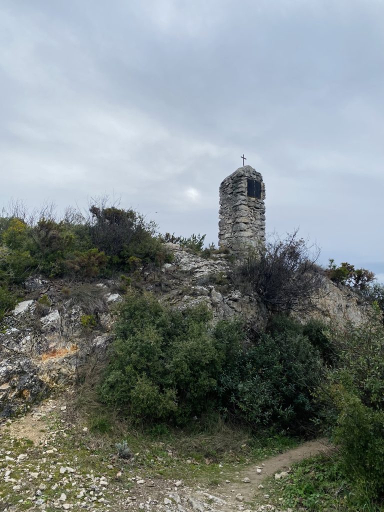 Balade hauteurs mimétaines : L'oratoire du Col Sainte-Anne